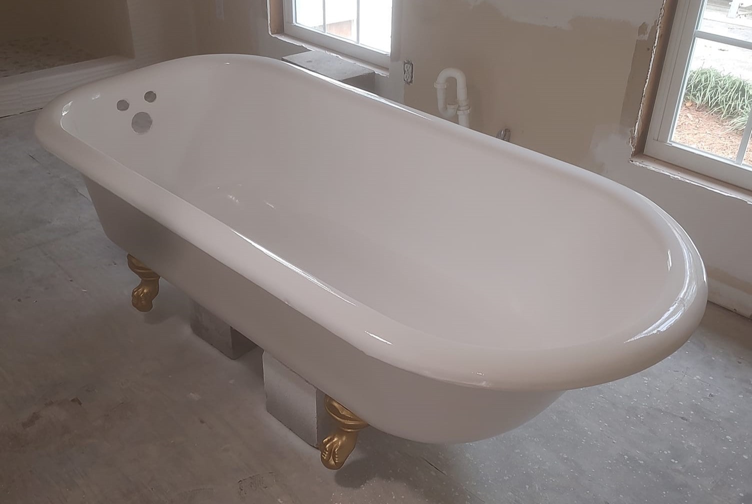 Claw foot bathtub refinishing And Repair. Alamed and Oakland, California.